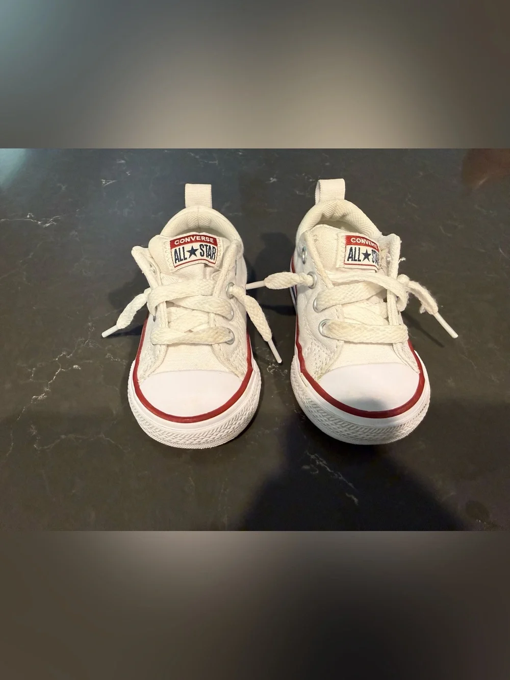 GUC- Converse Kids White Canvas Low-Top Sneakers with Red Trim 4C